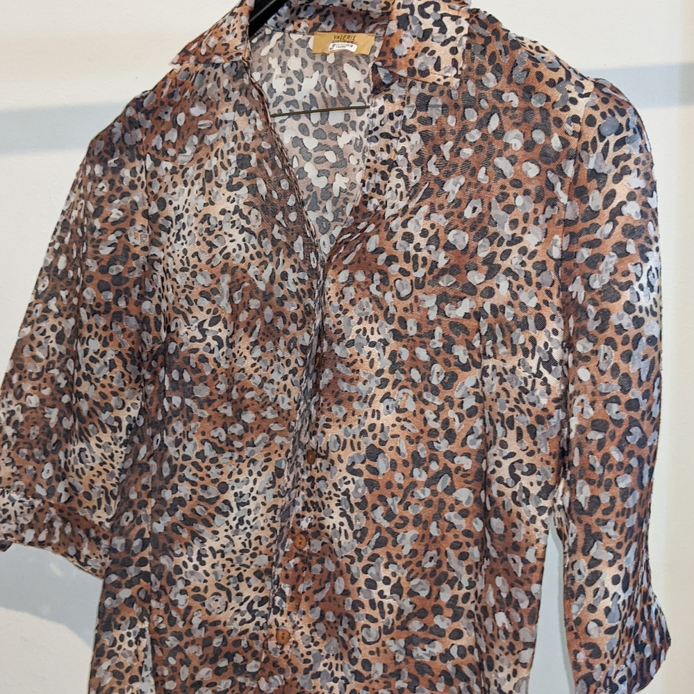 VALERIE STEVEN'S CHEETAH PRINT BUTTON UP
